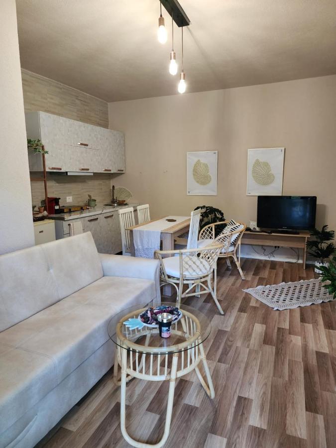 Apartament Lela's
